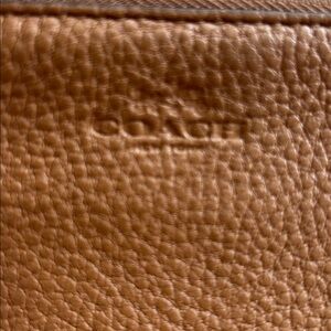 Coach brown wristlet. Zipper.